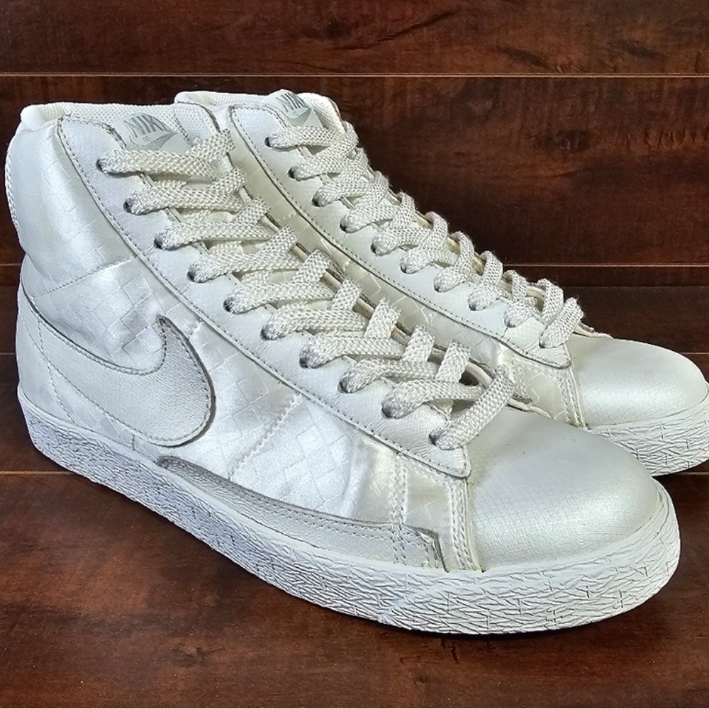 Nike Women's White and Grey Trainers White Nike Mid Blazer
